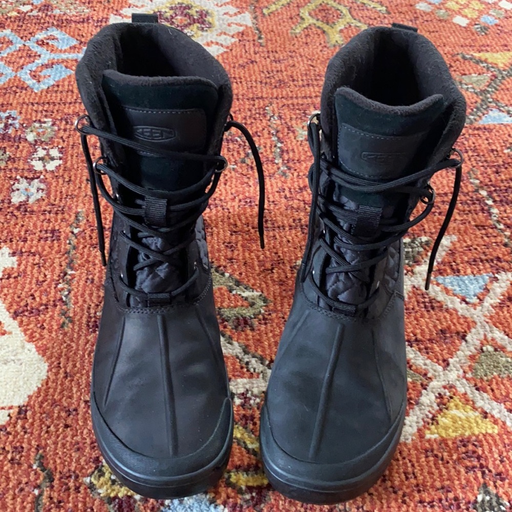 Keen waterproof Elsa snow boots size 10.5 women’s
